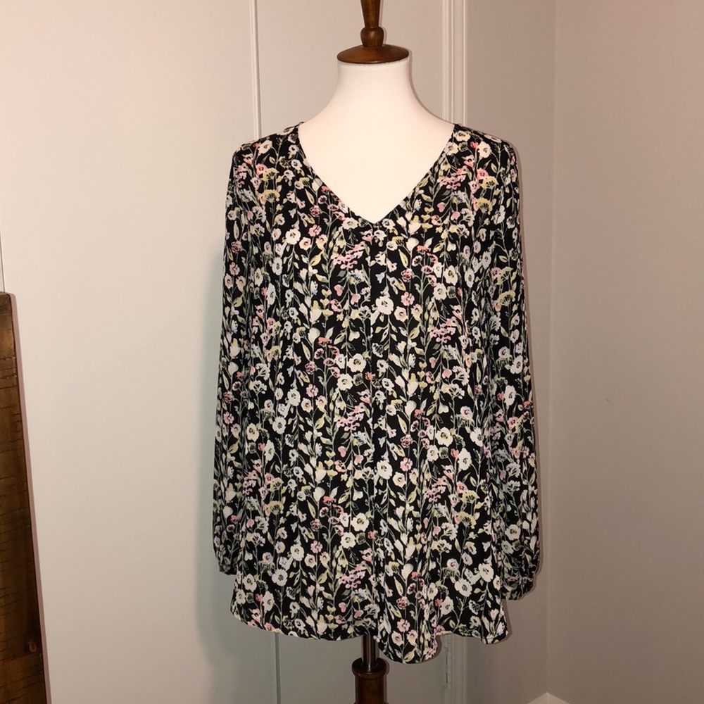 Lauren Conrad M black floral long sleeve shirt